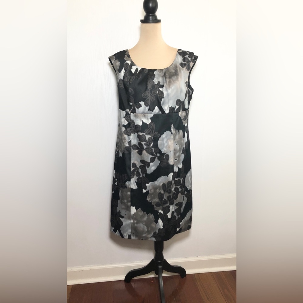 Dress Barn Floral Empire Waist Sheath Dress Size 14 Gray Black Cap Sleeve